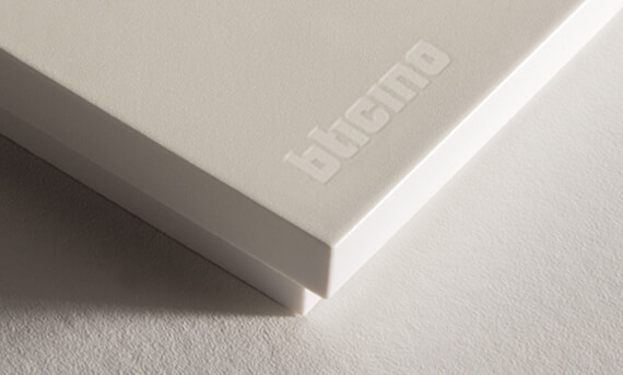 Living Now – Gama premium Bticino de prize și întrerupătoare cu design contemporan și tehnologie smart