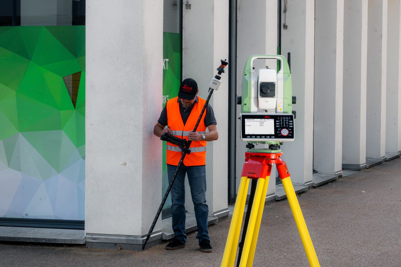 Stația Totală Robotizată Leica TS20- prima statie totala care integreaza  AI