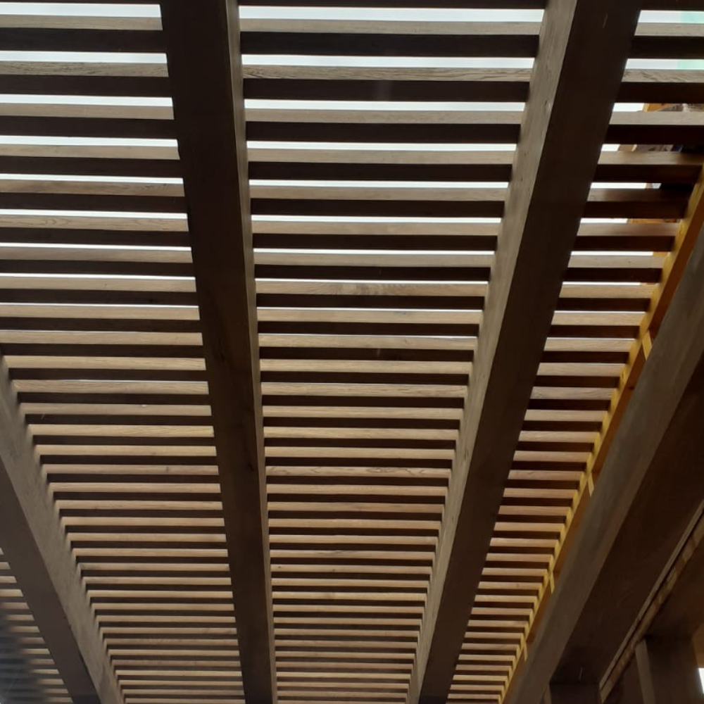 Acoperișuri din lemn masiv și lemn stratificat