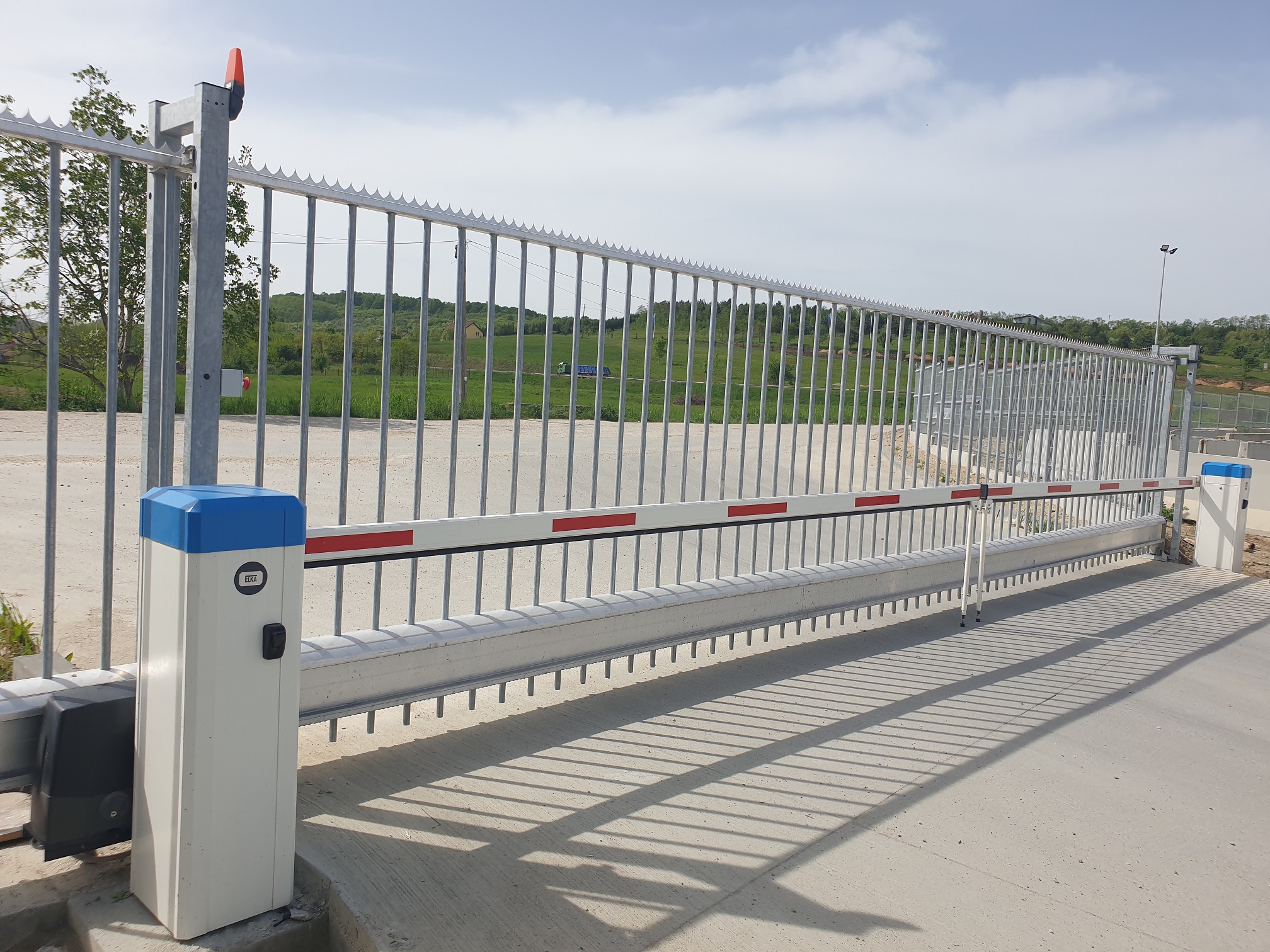 Bariera auto pentru control trafic, parcari - seria parking ELKA P 2500 - 5000