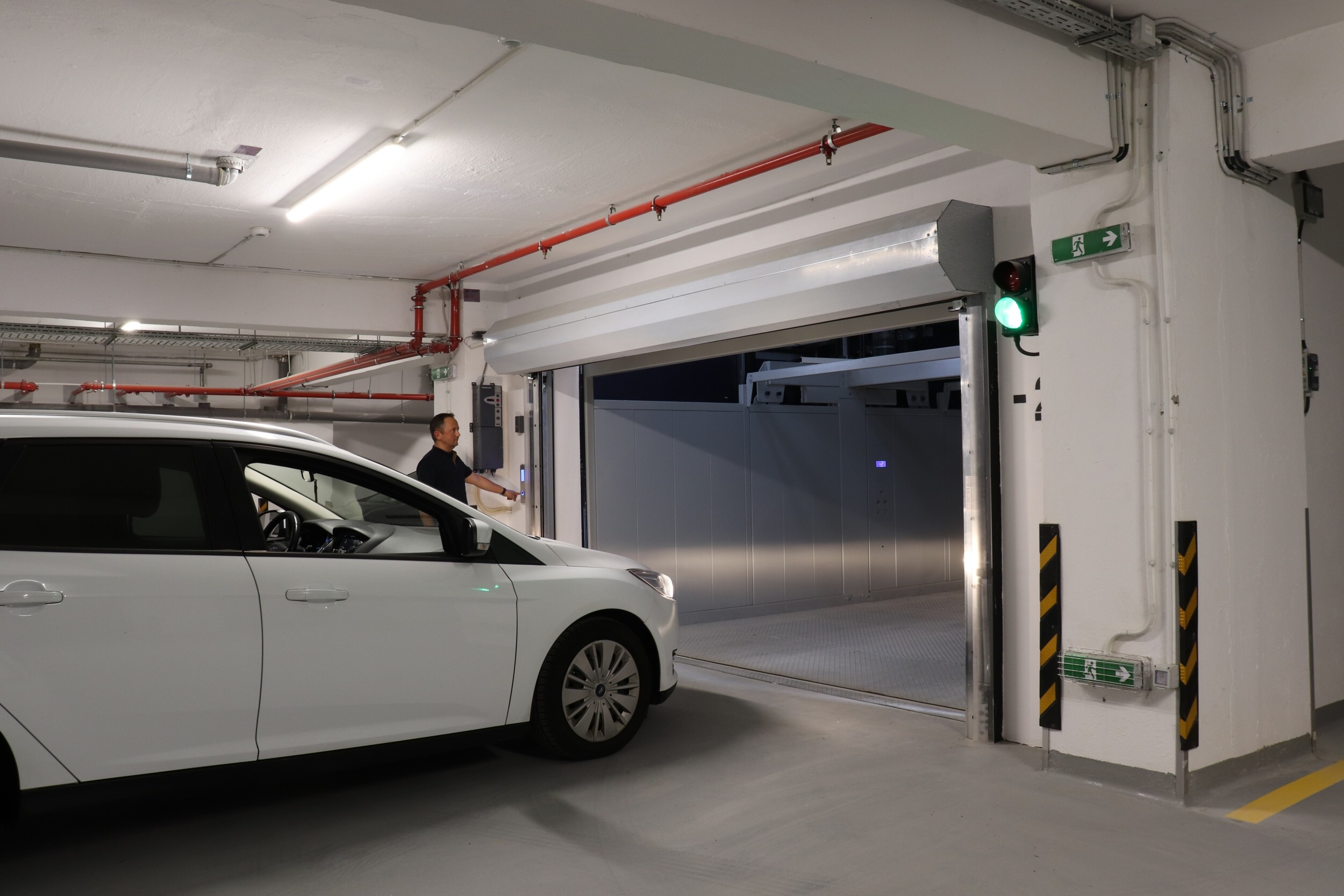 Platformă auto cu șofer