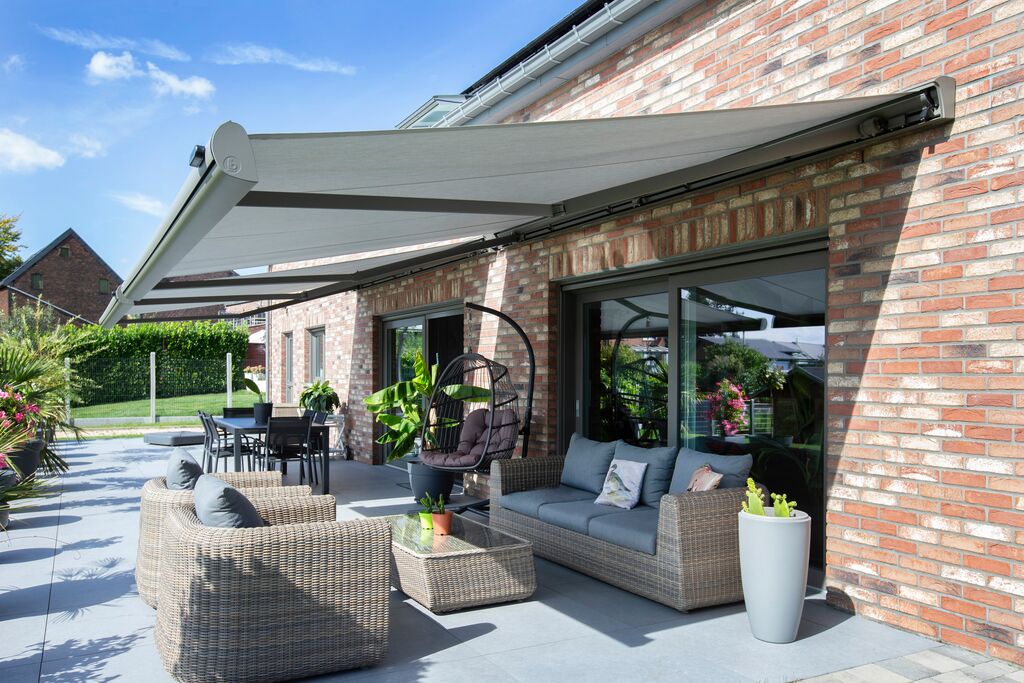 Copertină retractabilă