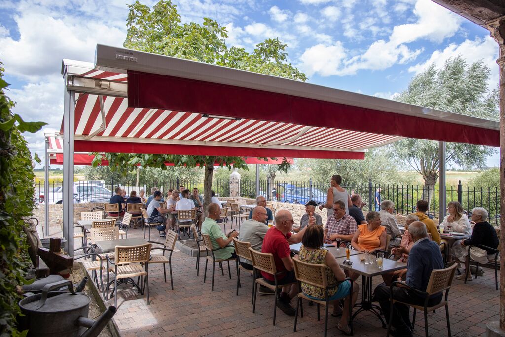 Copertină retractabilă