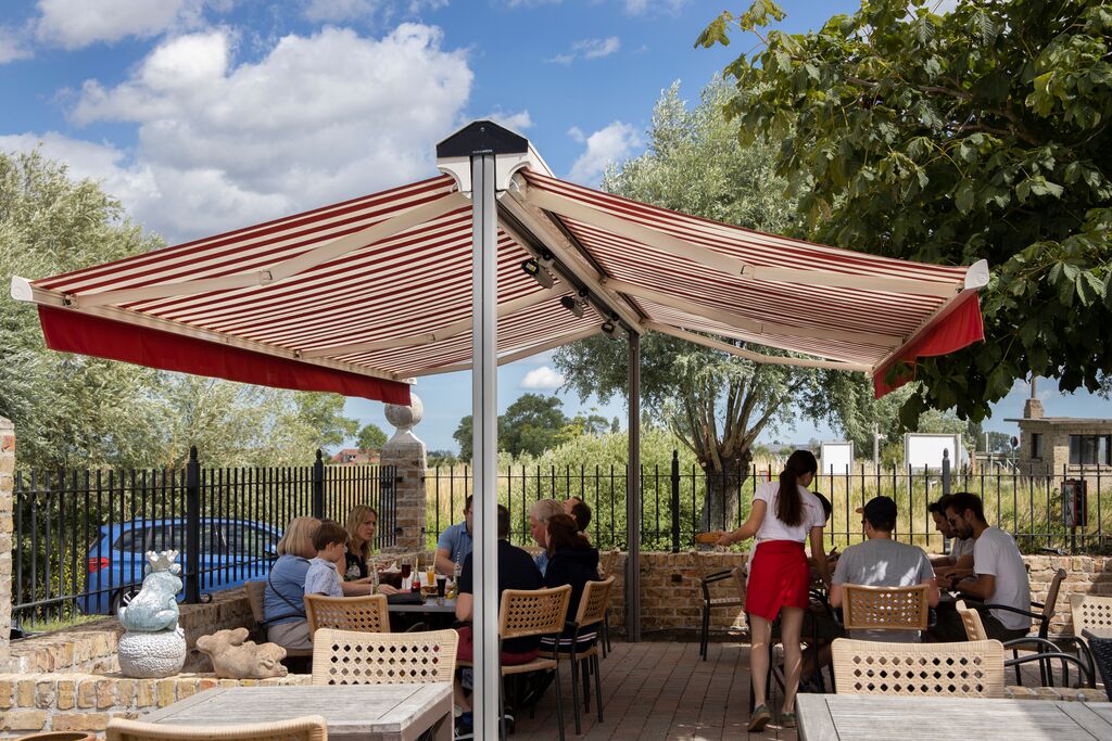 Copertină retractabilă